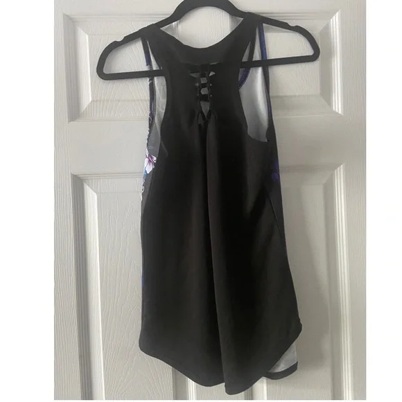 Work out set tank top and leggings - Picture 3 of 3